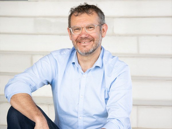 portrait de Philippe Charlin expert en droit des retraite qui m'a confé la refonte de son site web